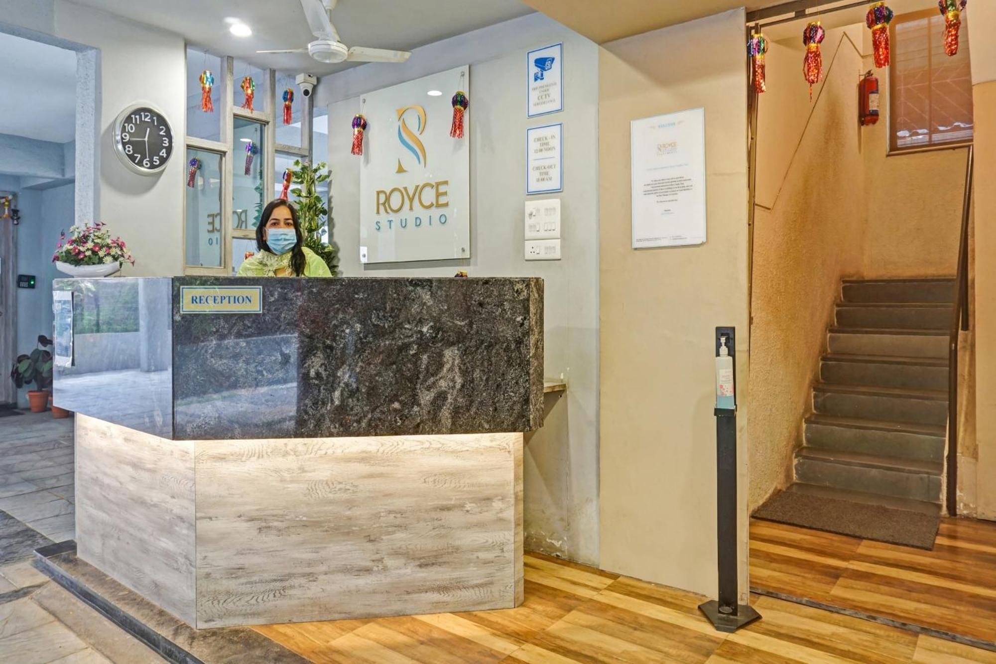 Collection O Royce Studios Near Pune Airport Exterior photo