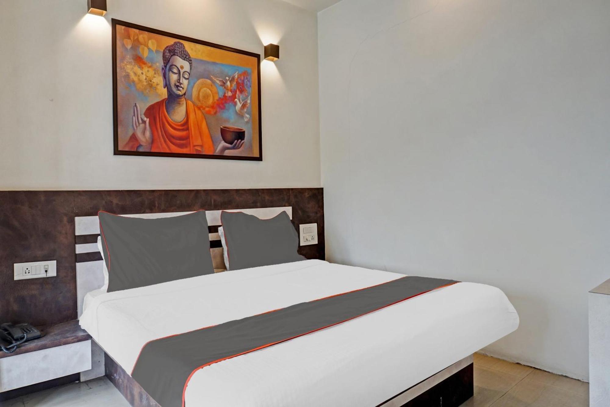 Collection O Royce Studios Near Pune Airport Exterior photo