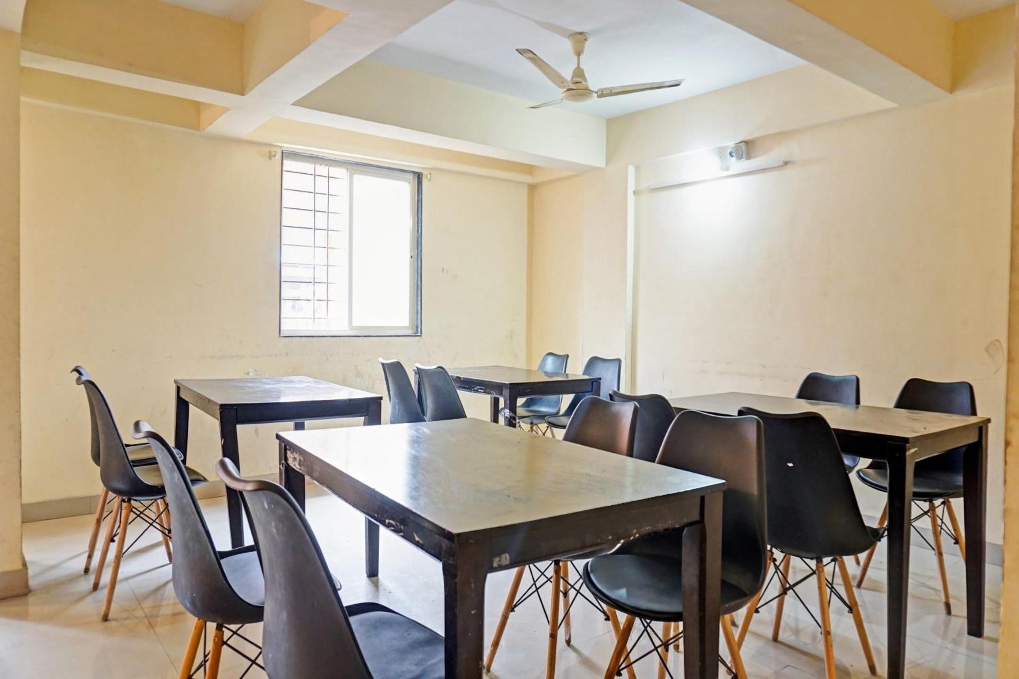 Collection O Royce Studios Near Pune Airport Exterior photo