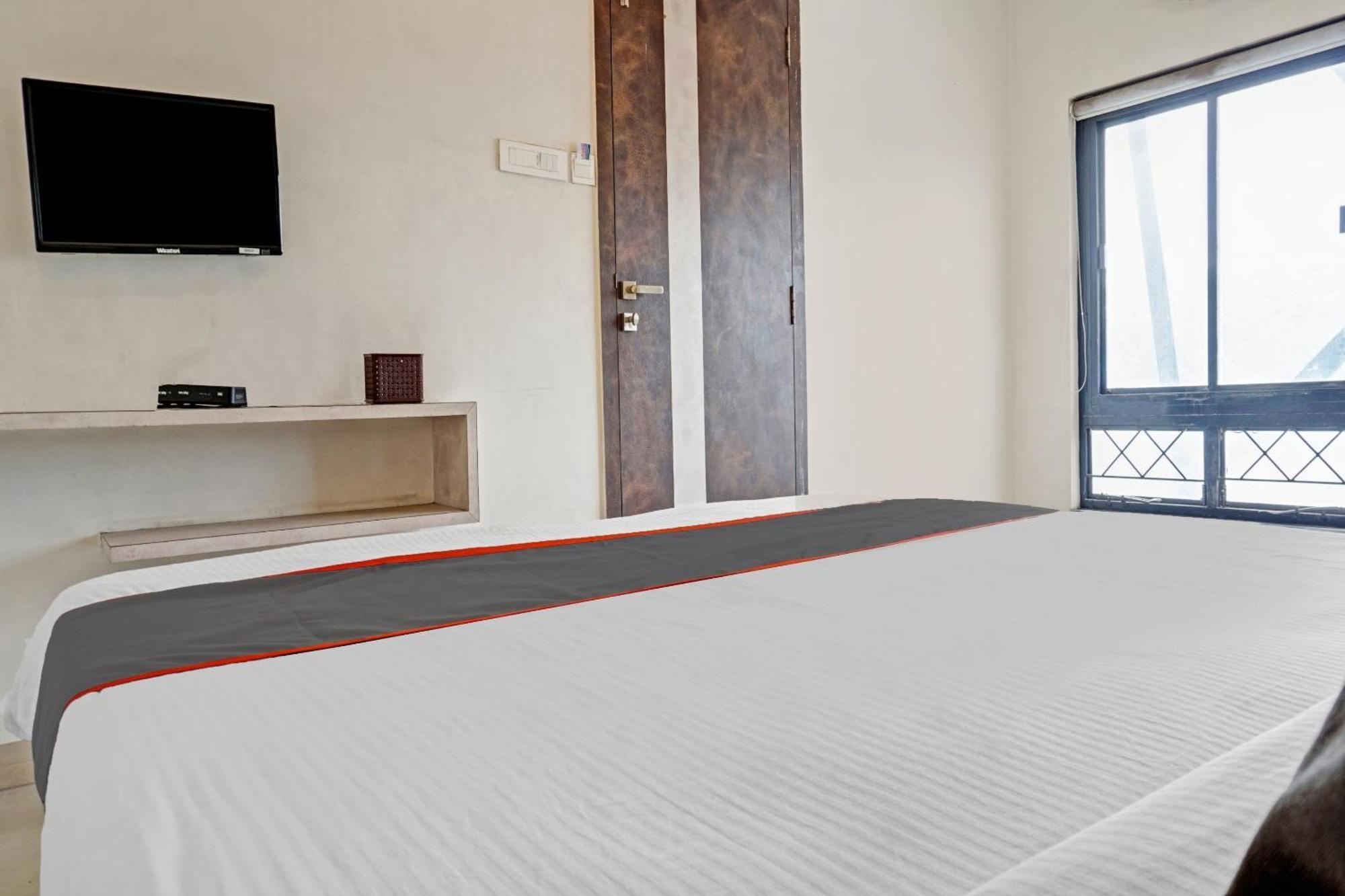 Collection O Royce Studios Near Pune Airport Exterior photo