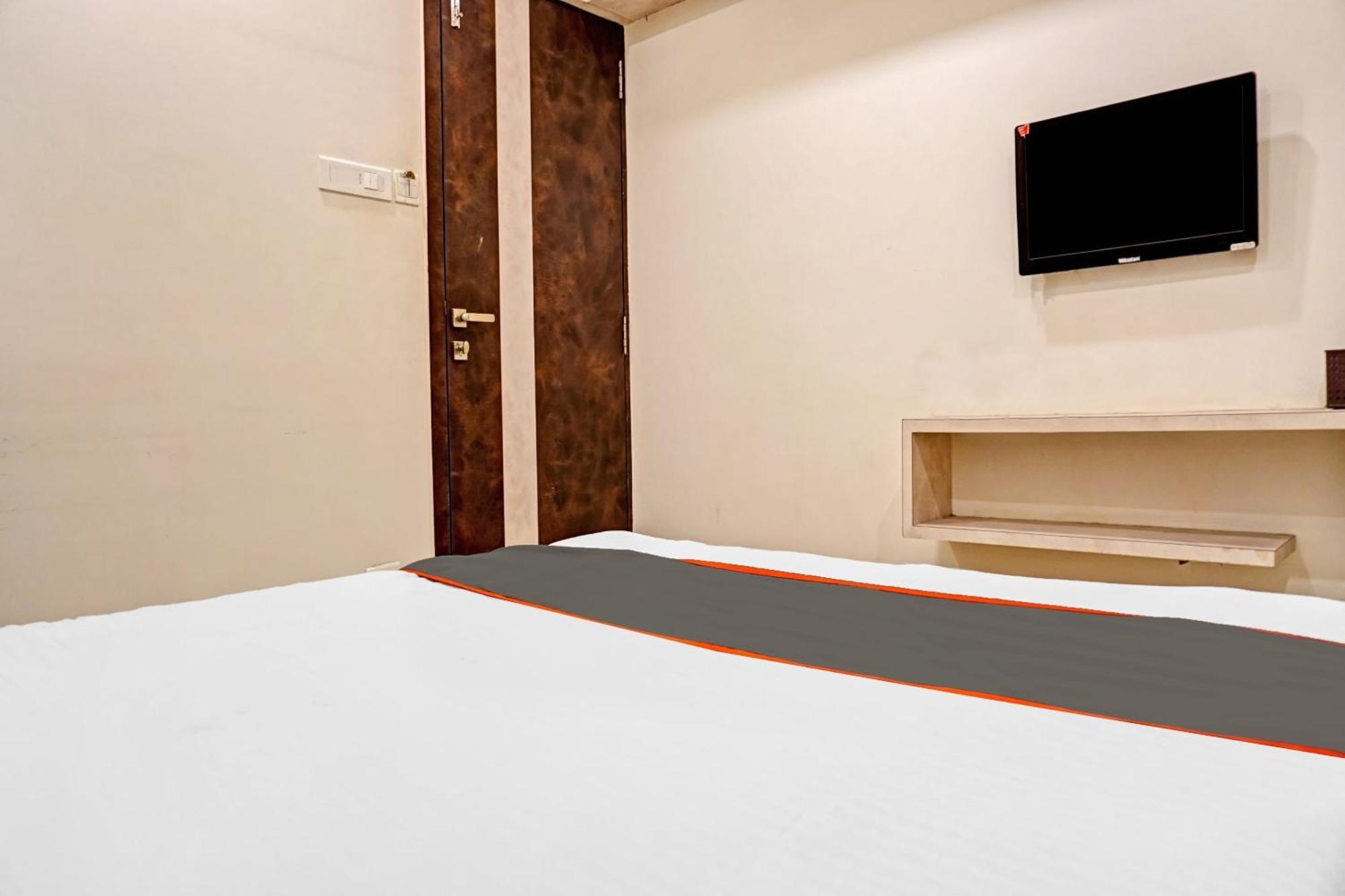 Collection O Royce Studios Near Pune Airport Exterior photo